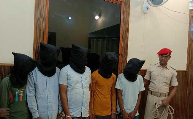 लूट और स्कूलों में मध्यान भोजन का समान चोरी करने वाले 5 अपराधी गिरफ्तार