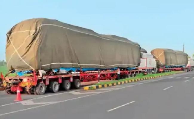 इंदौर: गुजरात के सांवली से देर रात इंदौर पहुंचे मेट्रो के तीन कोच, आज होगी पूजा