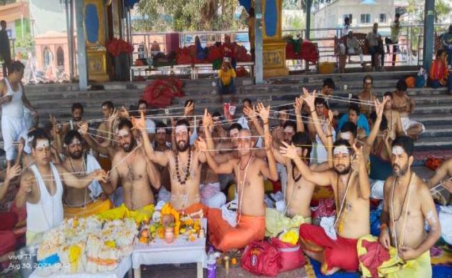 धार्मिक और संस्कृत शिक्षण संस्थाओं ने विधि विधान के साथ किया जनेऊ उपाकर्म संस्कार