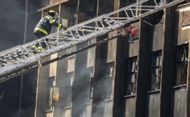 जोहान्सबर्ग में बिल्डिंग में लगी आग में अब तक 74 की मौत