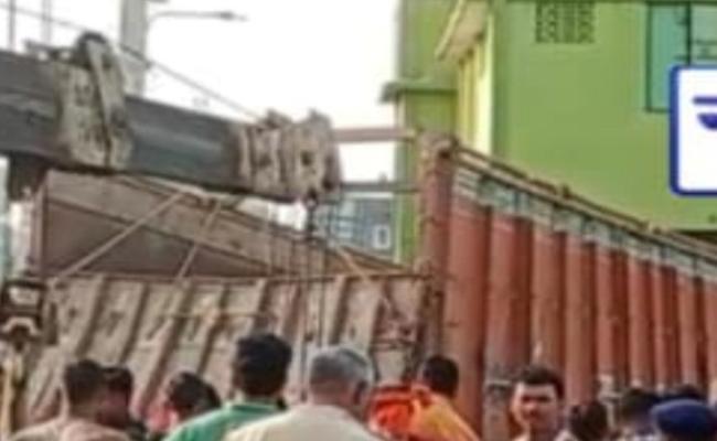 घर में घुसा ट्रक ,एक की मौत