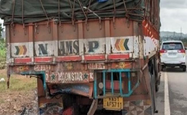 कर्नाटक के चित्रदुर्ग जिले में कार हादसा,चार तीर्थयात्रियों की मौत