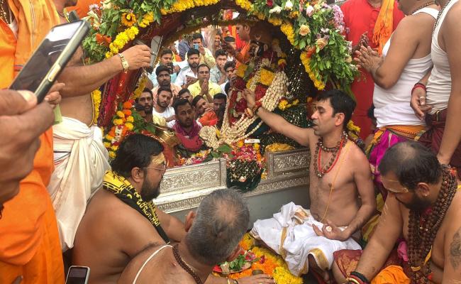 उज्जैन में धूमधाम से निकली भगवान महाकाल की नौवीं सवारी, नौ स्वरूपों में दिए दर्शन