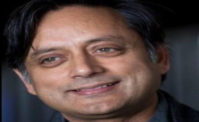 भारत इंडिया विवाद को लेकर थरूर ने सत्ता पक्ष पर उठाए सवाल