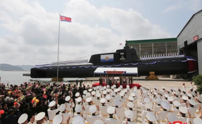उत्तर कोरिया ने परमाणु पनडुब्बी का अनावरण किया