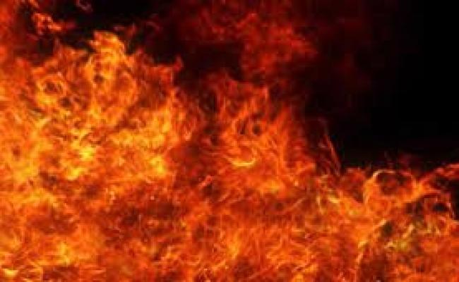 नरेला इंडस्ट्रियल इलाके में फैक्टरी में लगी आग