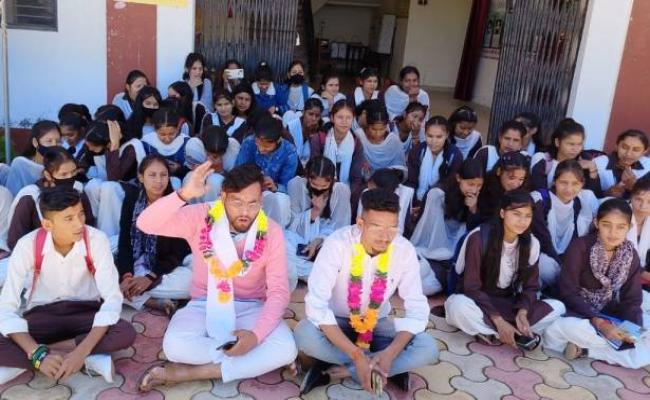 मांगों को लेकर महाविद्यालय पोखरी के छात्र संघ ने किया आमरण अनशन शुरू