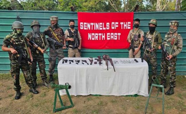 मणिपुर: भारी मात्रा में हथियार, गोला-बारूद बरामद