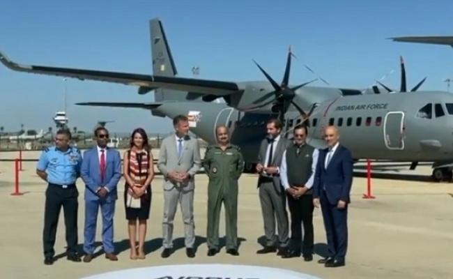 फ्रांस ने दिया पहला सी-295 परिवहन विमान, वायु सेना प्रमुख को सौंपी चाबी