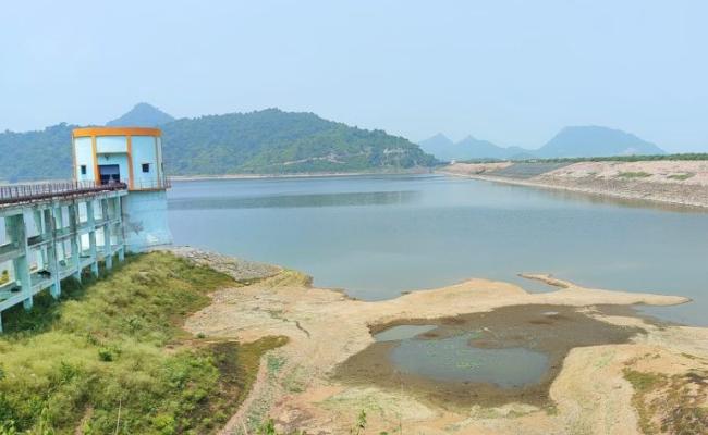 फुलवरिया डैम में पानी सूखने से किसानों में मायूसी