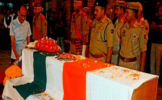 तीन शहादत के बाद अनंतनाग के कोकरनाग में आतंकवादियों से फिर शुरू हुई मुठभेड़