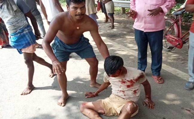 सड़क दुर्घटना में बाइक सवार युवक की मौत, दूसरा गंभीर रूप से जख्मी