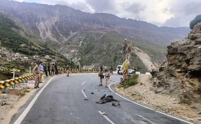 ड़क हादसे में राहगीर की मौत