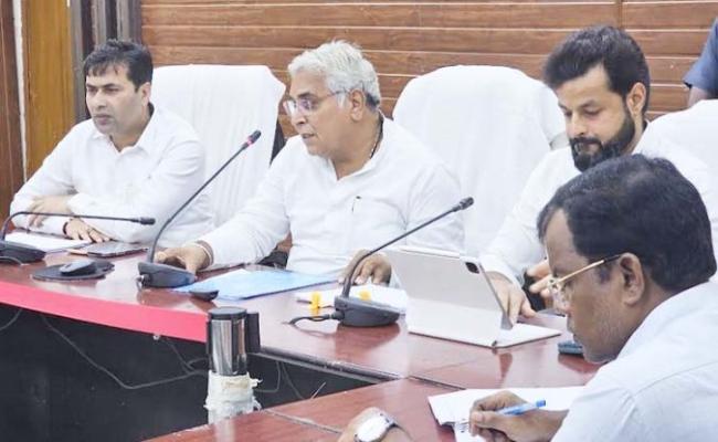 दुर्ग : अधूरे विकास कार्य जल्द कराए जाएं पूर्ण : विधायक वोरा