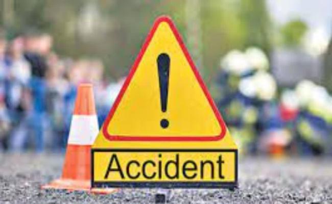 यात्रियों से भरी बस ट्रेलर से जा भिड़ी, चालीस लोग घायल, 18 की हालत नाजुक