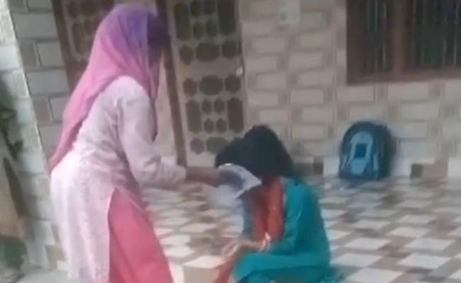 हमीरपुर में इंसाानियत शर्मशार, महिला के बाल काट मुंह काला कर गांव में घुमाया