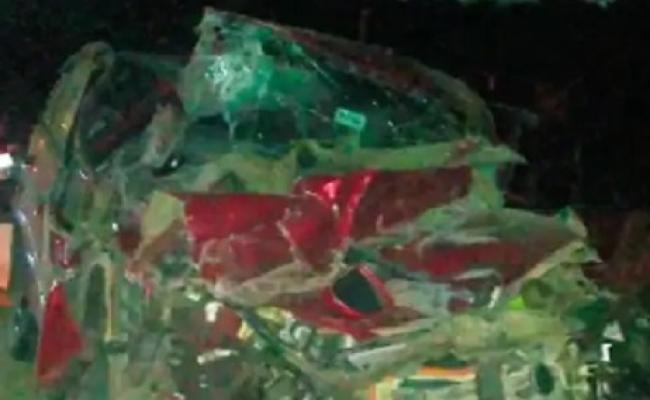 मथुरा में कार हादसा, तीन दोस्तों समेत चार की मौत