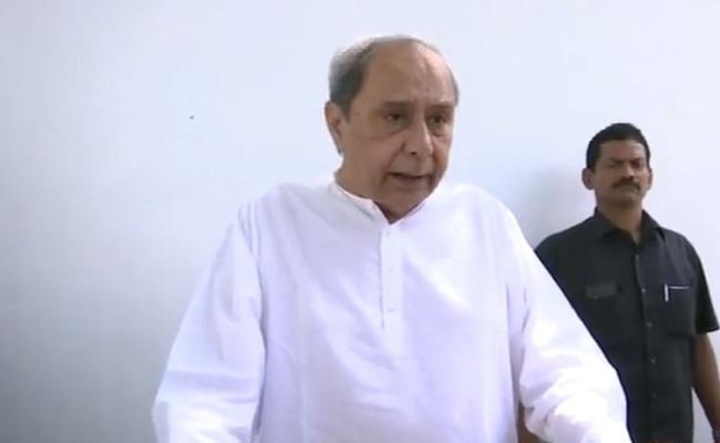 Video: बड़ी बहन को अंतिम विदाई देने दिल्ली पहुंचे ओडिशा के मुख्यमंत्री नवीन पटनायक