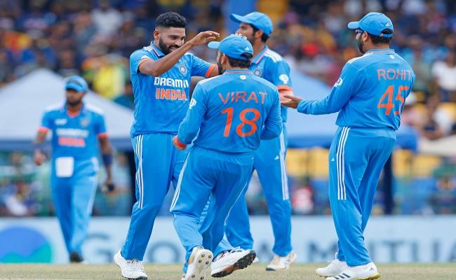 एशिया कप फाइनल: श्रीलंका की पूरी टीम 50 रन पर आउट, सिराज ने झटके 6 विकेट