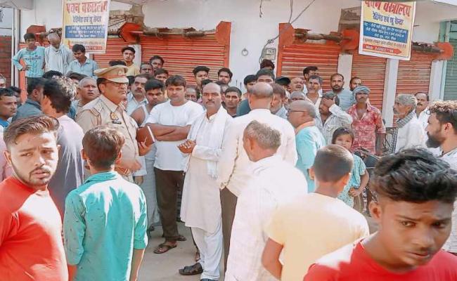 आजमगढ़ में कपड़ा व्यवसायी और उसके पुत्र की गोली मारकर हत्या