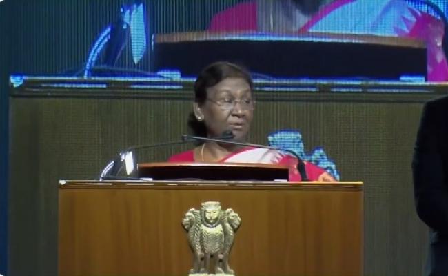 उत्तर प्रदेश देश की तेजी से बढ़ती अर्थव्यवस्था बना : राष्ट्रपति