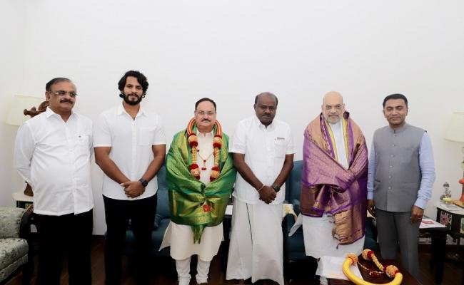 जेडीएस नेता एचडी कुमारस्वामी ने अमित शाह से की मुलाकात