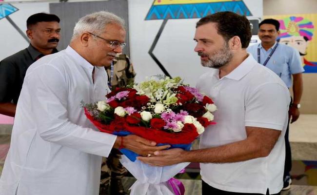 राहुल गांधी आवास न्याय सम्मेलन कार्यक्रम में शामिल होने रायपुर पहुंचे