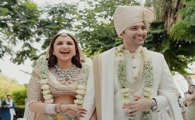 शादी के बाद पहली बार मीडिया के सामने आए राघव चड्ढा और परिणीति चोपड़ा
