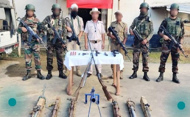 मणिपुर में हथियार और गोला-बारूद बरामद