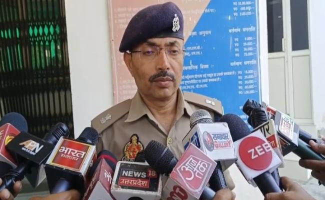 पत्नी को पति ने गैर मर्द के साथ रंगे हाथों पकड़ लिया तो पत्नी ने खाया जहर,मौत