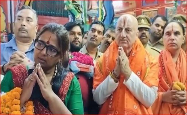 अभिनेता अनुपम खेर ने किए रामलला के दर्शन