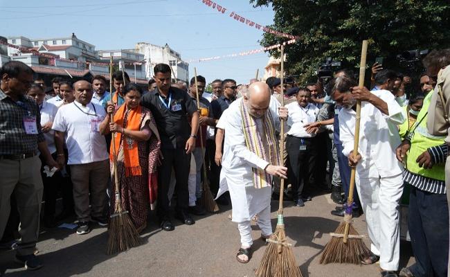 अहमदाबाद: महाश्रमदान अभियान में शामिल हुए केन्द्रीय गृह मंत्री अमित शाह