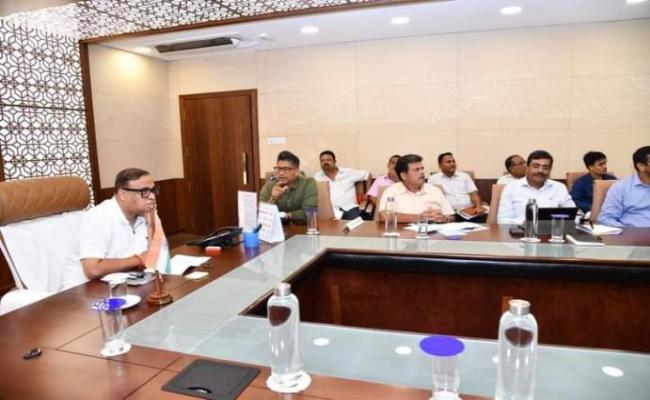 मुख्यमंत्री ने की निर्माणाधीन कार्यों को लेकर समीक्षा बैठक