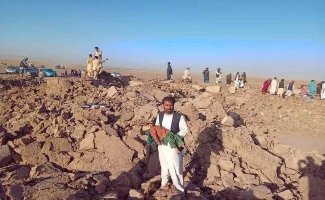 अफगानिस्तान भूकंप : मलबों कें नीचे सिसक रही जिंदगी, चारो तरफ चीख-पुकार और मदद की गुहार