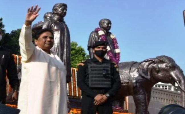 कांग्रेस और भाजपा के दलित कार्यक्रमों पर मायावती ने साधा निशाना