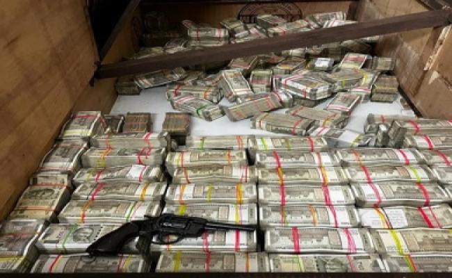 लुधियाना के मुल्लांपुर दाखा में नशा तस्कर के घर पर छापा, पांच करोड़ की नकदी बरामद