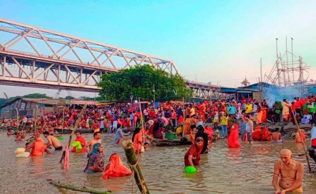 नवरात्रि को लेकर सिमरिया में उमड़ी बिहार से नेपाल तक के श्रद्धालुओं की भीड़