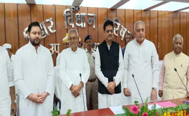 विप सभापति ने राजवर्धन आजाद को दिलाई शपथ