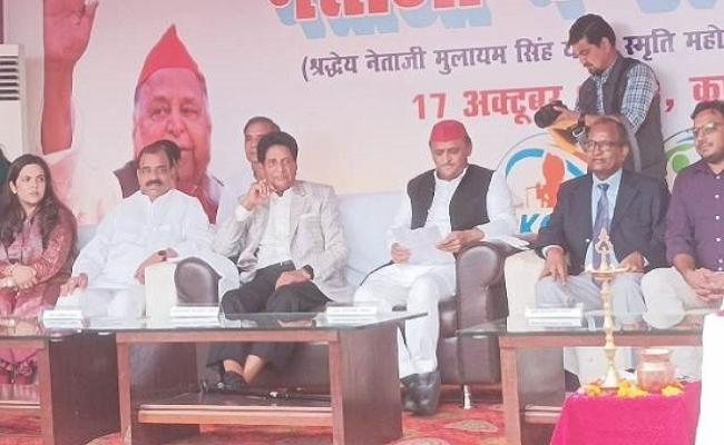 धरती पुत्र नेता जी की मंडल महोत्सव कार्यक्रम में पहुंचे पूर्व मुख्यमंत्री अखिलेश यादव