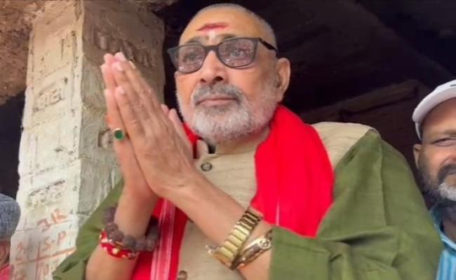 बेगूसराय में लव और लैंड जिहाद, हिंदुओं की बहन-बेटियां सुरक्षित नहीं : गिरिराज