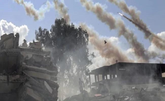 मानवीय सहायता के लिए राफा क्रॉसिंग खोलेगा मिस्र, नहीं थमी इजराइल की गाजा पर बमबारी