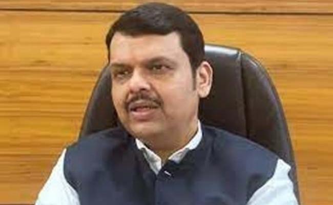 देवेंद्र फडणवीस ने गिरफ्तार ड्रग तस्कर ललित पाटिल को बताया शिवसेना का पदाधिकारी
