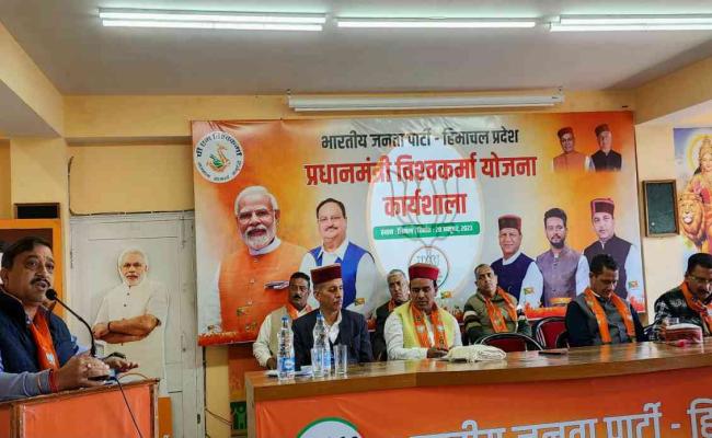 पीएम विश्वकर्मा योजना से पारम्परिक और ग्रामीण कारीगरों के हुनर को मिलेगी नई उड़ान : धनसिंह रावत