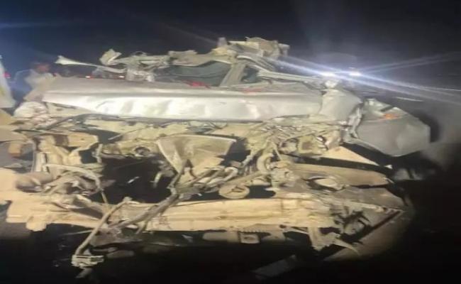 यमुना एक्सप्रेस-वे पर भीषण हादसे में झारखंड के पांच लोगों की मौत, तीन की हालत गंभीर