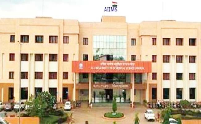 रायपुर : गबन के आरोप में एम्स के वित्त विभाग में कार्यरत कनिष्ठ लेखाधिकारी गिरफ्तार