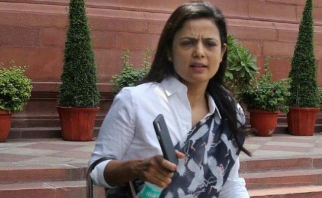 महुआ मोइत्रा का ट्वीट- मैं सीबीआई को आमंत्रित करती हूं, आकर मेरे जूते गिनें