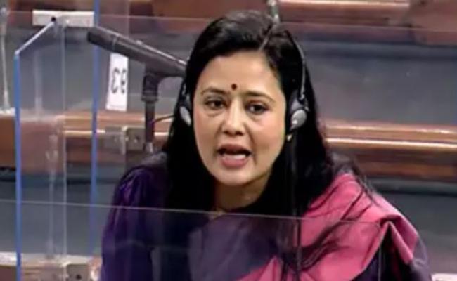 महुआ मोइत्रा के मामले पर तृणमूल कांग्रेस ने तोड़ी चुप्पी, डेरेक ने कहा- जांच पर नजर उसी के मुताबिक फैसला लेंगे