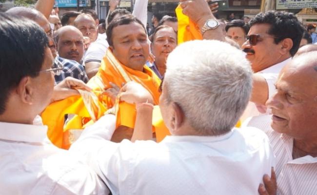 राज भाजपा बगावत - उदयपुर में पारस समर्थकों ने निकाली रैली, तीन जगह पुलिस ने रोका