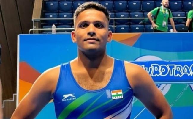 अपने पदक का रंग बदलने के लिए बेताब है सर्विसेज के ट्रामपॉलिन जिम्नास्ट अभिजीत निंबालकर