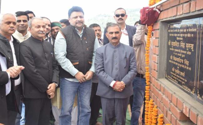 सड़क सुविधा से जुड़ेंगे प्रदेश के अनछुए पर्यटक स्थल : मुख्यमंत्री